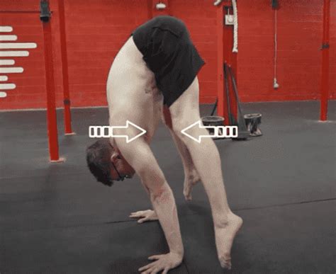 How to Press to Handstand – Technique & Prerequisites - The Movement Athlete