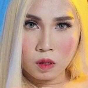 Sassa Gurl - Age, Family, Bio | Famous Birthdays