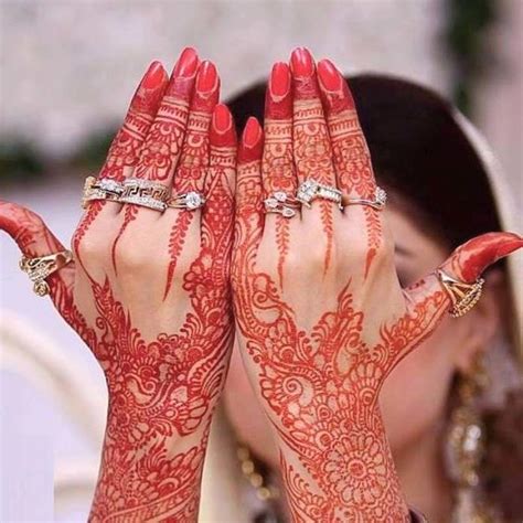 10 Spellbinding Karva Chauth Mehndi Designs | LivingHours