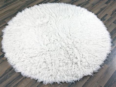 Round White Fluffy Rug | White fluffy rug, White shag rug, Fluffy rug