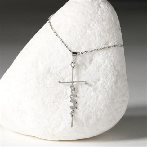 FAITH CROSS CHRISTIAN NECKLACE - RunSpree.com