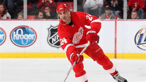 Former Red Wings Star Chris Chelios Pounded Beers During Game - Absolute Beer