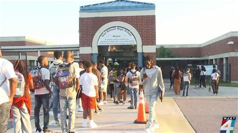 Goals, ambitions: College top of mind as Ribault High School seniors return to class - YouTube