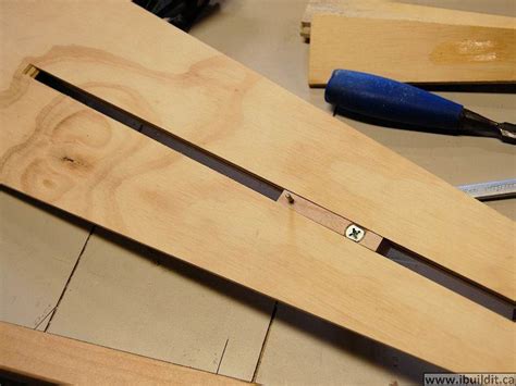 How To Make A Circle Cutting Jig For The Router - IBUILDIT.CA