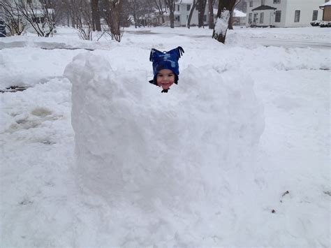 Life of the Lorenzens: Snow fort