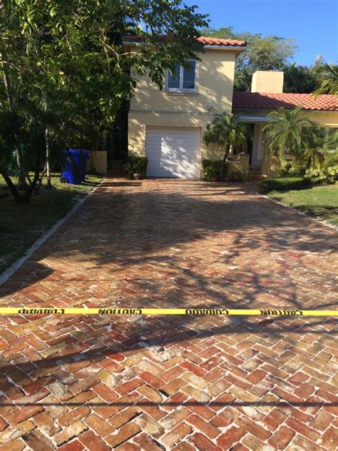 Old Chicago Brick Pavers Miami | Chicago Brick Driveway | Cricket Pavers