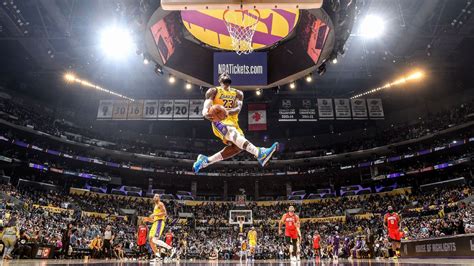 Lebron James Dunk Wallpaper 4k