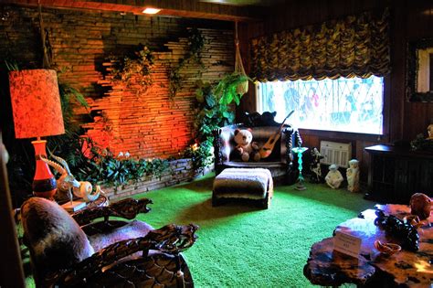 Elvis GRACELAND jungle Room images