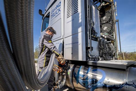 Daimler Truck builds liquid hydrogen vehicles for customer trials – evearly news english