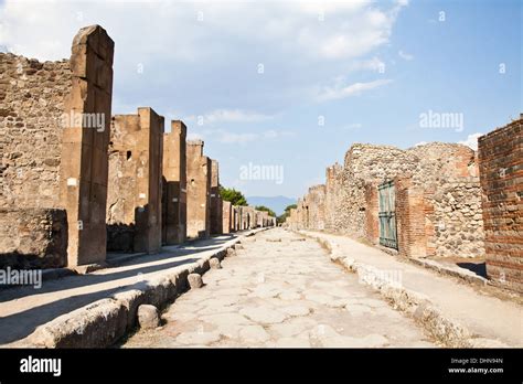 Pompeii - archaeological site Stock Photo - Alamy