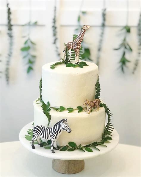 Safari Baby Shower Cake🦒🦓🌿 One of my best friends is pregnant (fun fact... | Safari baby shower ...