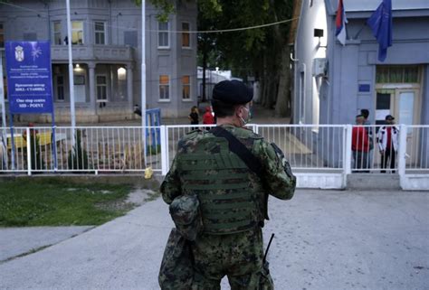 Serbia building barbed-wire border fence, media reports - InfoMigrants