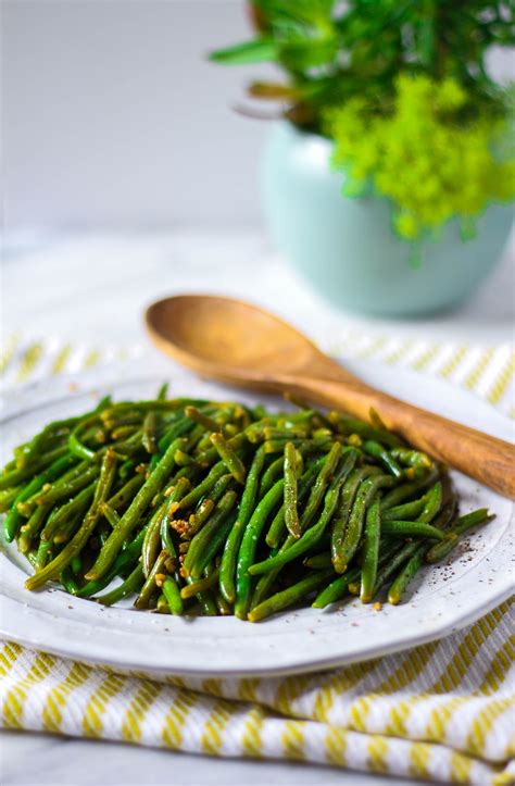 Sauteed Garlic Green Beans - Zen & Spice