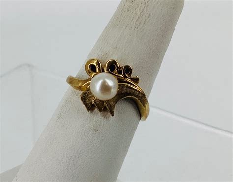 Lot - Vintage 10kt Yellow Gold Pearl Ring