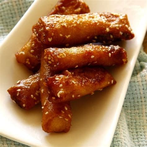 17 BEST Filipino Snacks