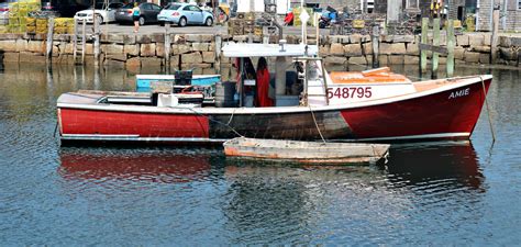 Chasing Lobsters - The Lore of Maine Lobster Boats