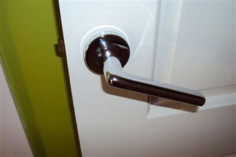 Fixing loose door knob – Door Knobs