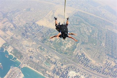 SKYDIVE DUBAI: cómo hacer paracaidismo sobre la isla de la palmera