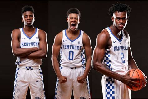 Kentucky Wildcats Basketball 2017-18 Team Photo - A Sea Of Blue