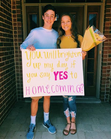 Cute hoco proposal!!! 💛🌼 | Cute homecoming proposals, Cute hoco ...