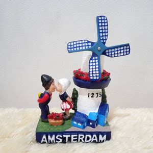 Jual Miniatur Kincir Angin Souvenir Amsterdam Holland Belanda Kissing ...