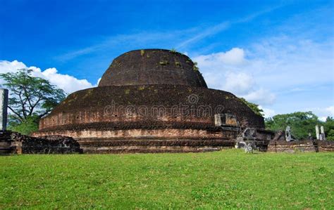 Ancient Dhamekh Stupa in Sarnath,India Stock Photo - Image of dharma, architecture: 5491992