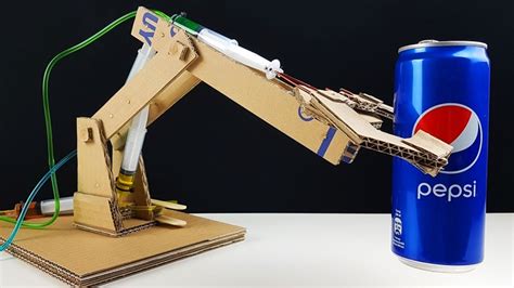 How to Make Hydraulic Robotic Arm from Cardboard!