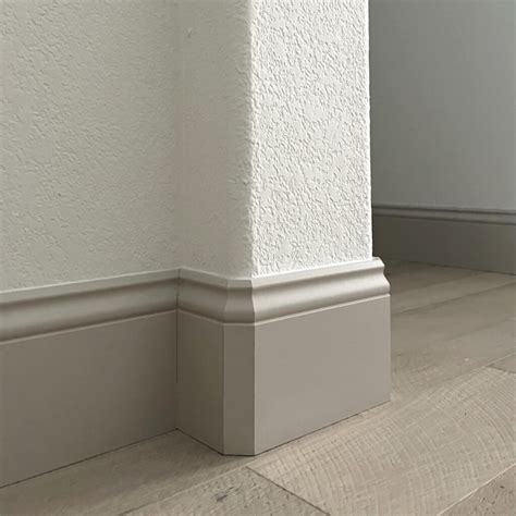 How to Install Baseboards Around Rounded Corners