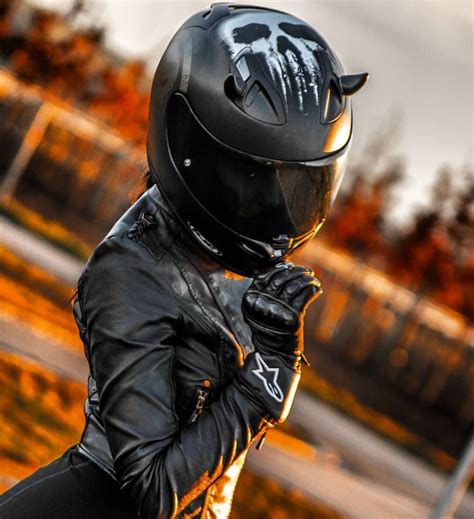 Womens Motorcycle Helmets, Biker Helmets, Bmw S 1000 Rr, Biker Photoshoot, Motorbike Girl, Girl ...