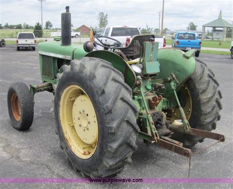 John Deere 820 tractor in Grove, OK | Item 3740 sold | Purple Wave