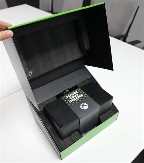 Unboxing the Xbox Series X – Photos