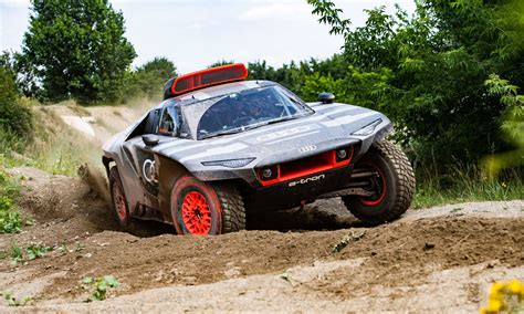 Audi RS Q E-tron Dakar Racer Revealed [w/videos] - Double Apex