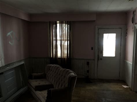 Abandoned house : r/LiminalSpace