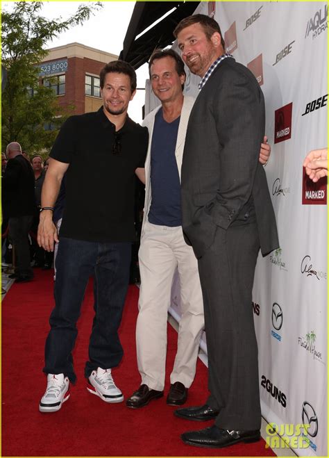 Mark Wahlberg: '2 Guns' Boston Premiere!: Photo 2920757 | 2 Guns, Bill Paxton, Mark Wahlberg ...