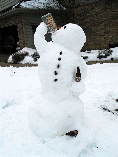 Pin by Angel Prewitt on lol - Not Frosty the Snowman⛄ | Funny snowman, Snowman, Winter fun