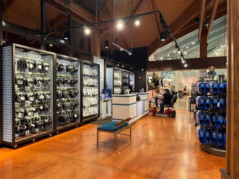 PHOTOS: Crocs Take Over Former Disney Tails Pet Merchandise Location in ...