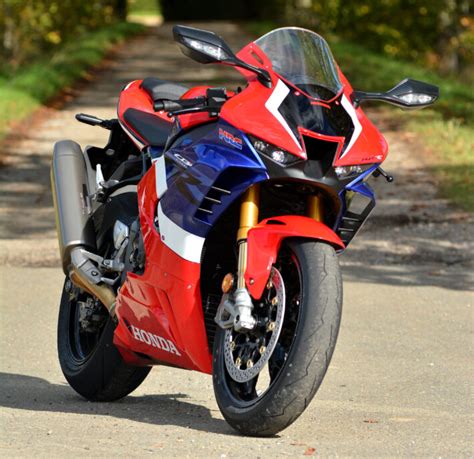 Ride Review: Honda CBR1000RR-R SP Fireblade | Devitt