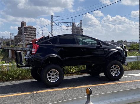 Prius with a lift kit? YES PLEASE! : Unexpected_car_mods