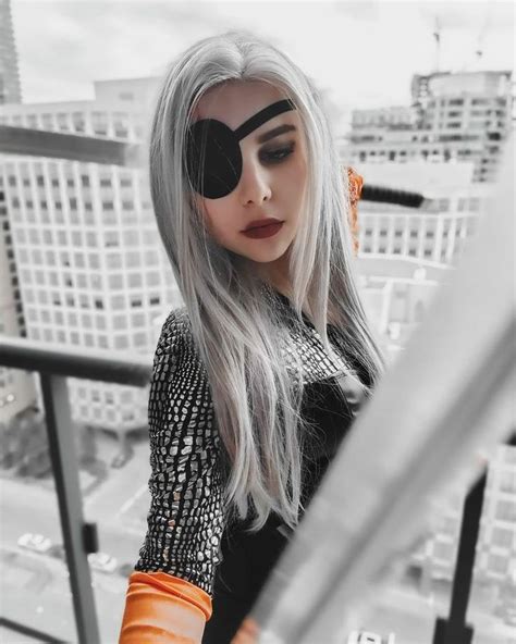 A one eyed cosplay girl. | Round sunglass women, Fashion, Cosplay girls