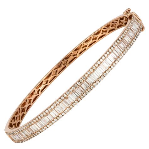 Modern Unisex Bangle Bracelet Baguette Cut Diamond 18K Rose Gold For Sale at 1stDibs