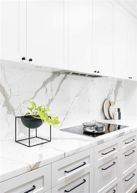 14 White Marble Kitchen Backsplash Ideas You'll Love