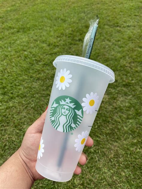 Daisy Reusable Starbucks Cup | Starbucks cups, Starbucks diy, Personalized starbucks cup