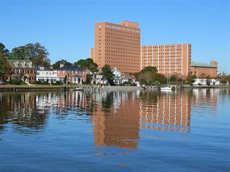 Naval Medical Center Portsmouth Photograph by De Ann Troen