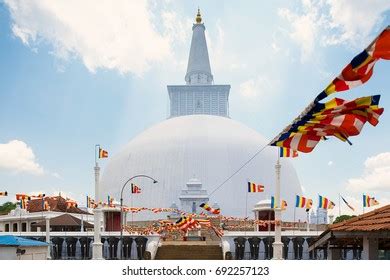 Ruwanwelisaya Stupa Anuradhapura Sri Lanka Ruwanwelisaya Stock Photo 692257123 | Shutterstock