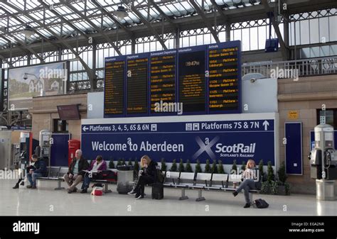 Aberdeen Railway Station Concourse Stock Photo - Alamy