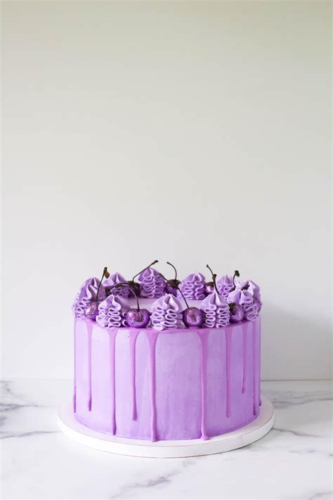 Monochromatic purple drip cake with glitter-dipped cherries : r ...