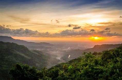 10 Tempat untuk melihat sunset paling epic di Jogja