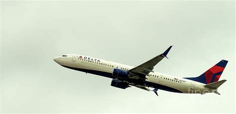 Delta Air Lines Boeing 737 at Takeoff Photograph by David Oppenheimer - Pixels