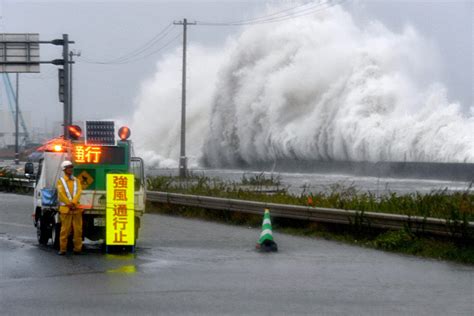 Typhoon Lionrock Hits Japan’s Tohoku, Site of 2011 Tsunami - Bloomberg