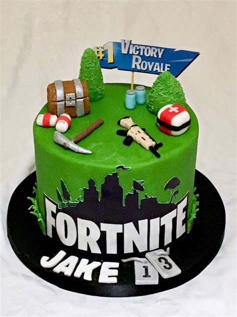 Fortnite Cake - CakeCentral.com